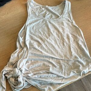 Women’s size 8 Lululemon tank